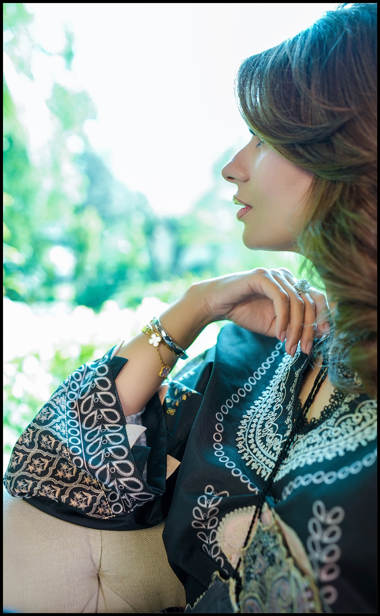 Noir Paisley