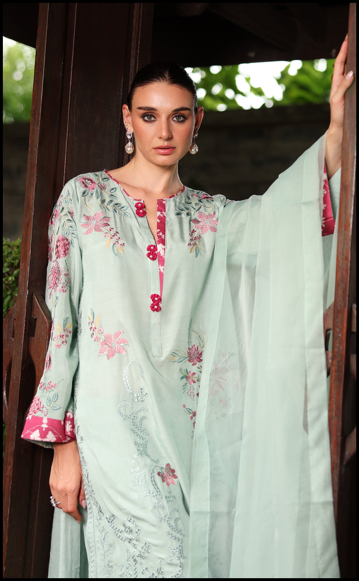 Lyra Secondary image