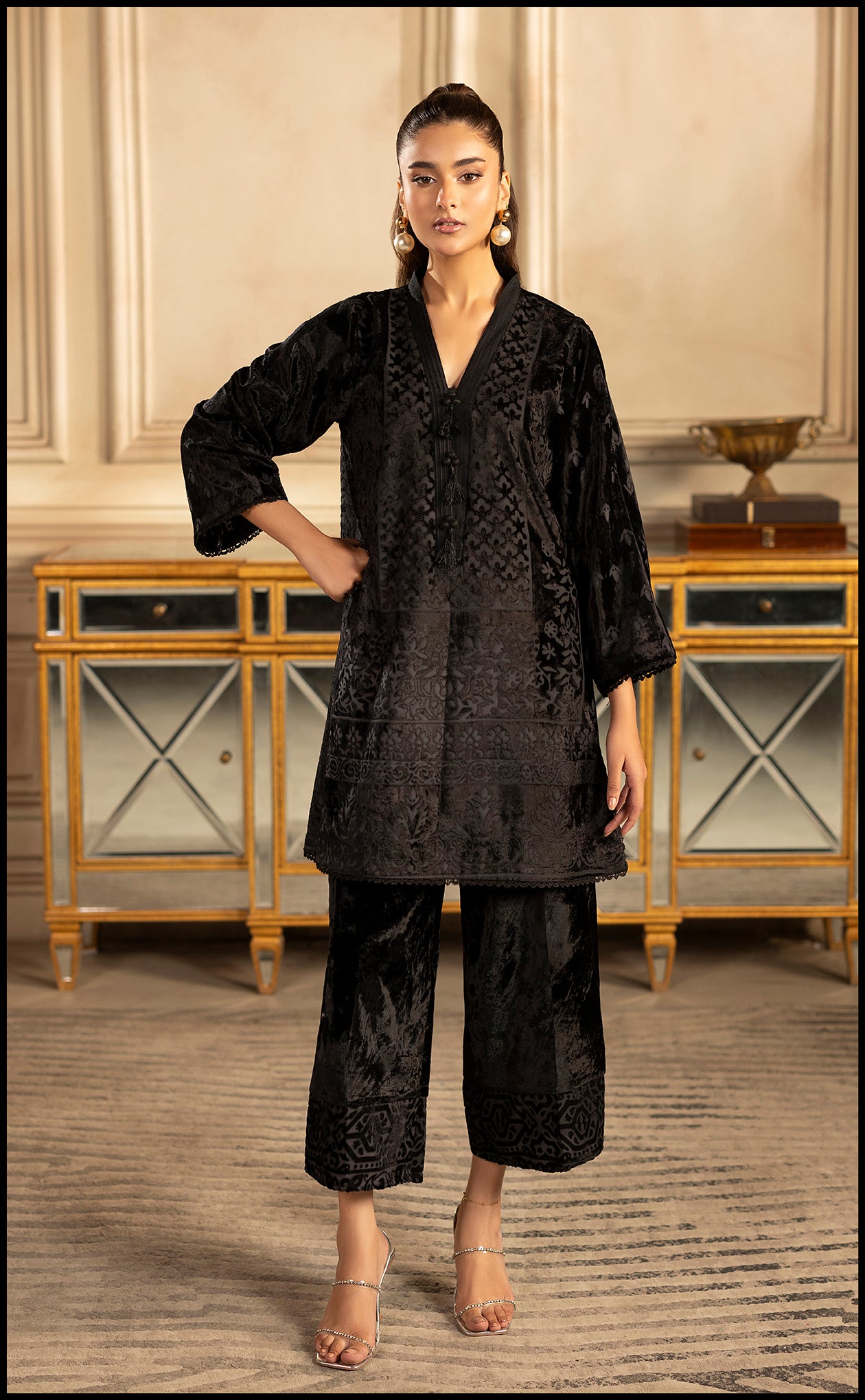 Noir Opulence Main image